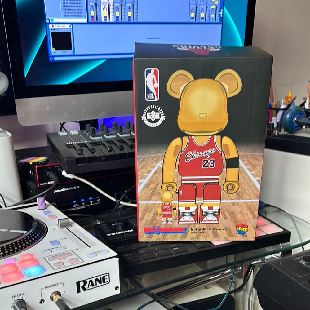 Michael Jordan Red Rookie Jersey Bearbrick 400% & 100%